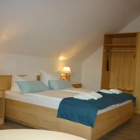 Zum Leuchtturm Gasthof 3*